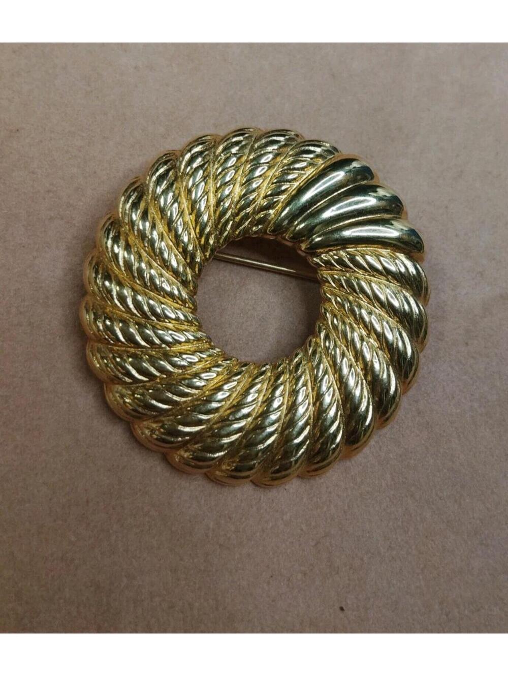 Vintage Monet Gold Tone Round Wreath Brooch Signed 1 5/8"